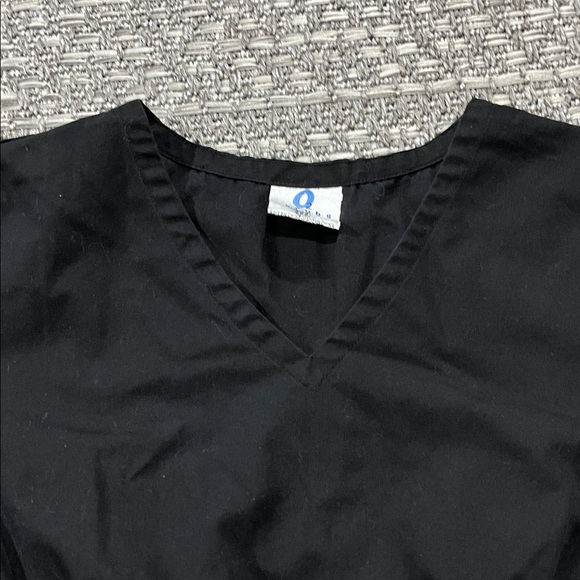 02 Scrubs | Black V-Neck Scrub Top with Stitched Waist Detail - Picture 5 of 8